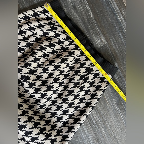 Sebastian made in Italy houndstooth pencil skirt - Picture 2 of 10